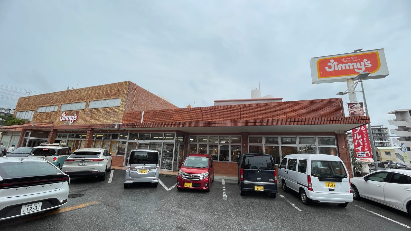 沖繩宜野灣 Jimmy's 大山店超市熟食伴手禮與 Island Grill