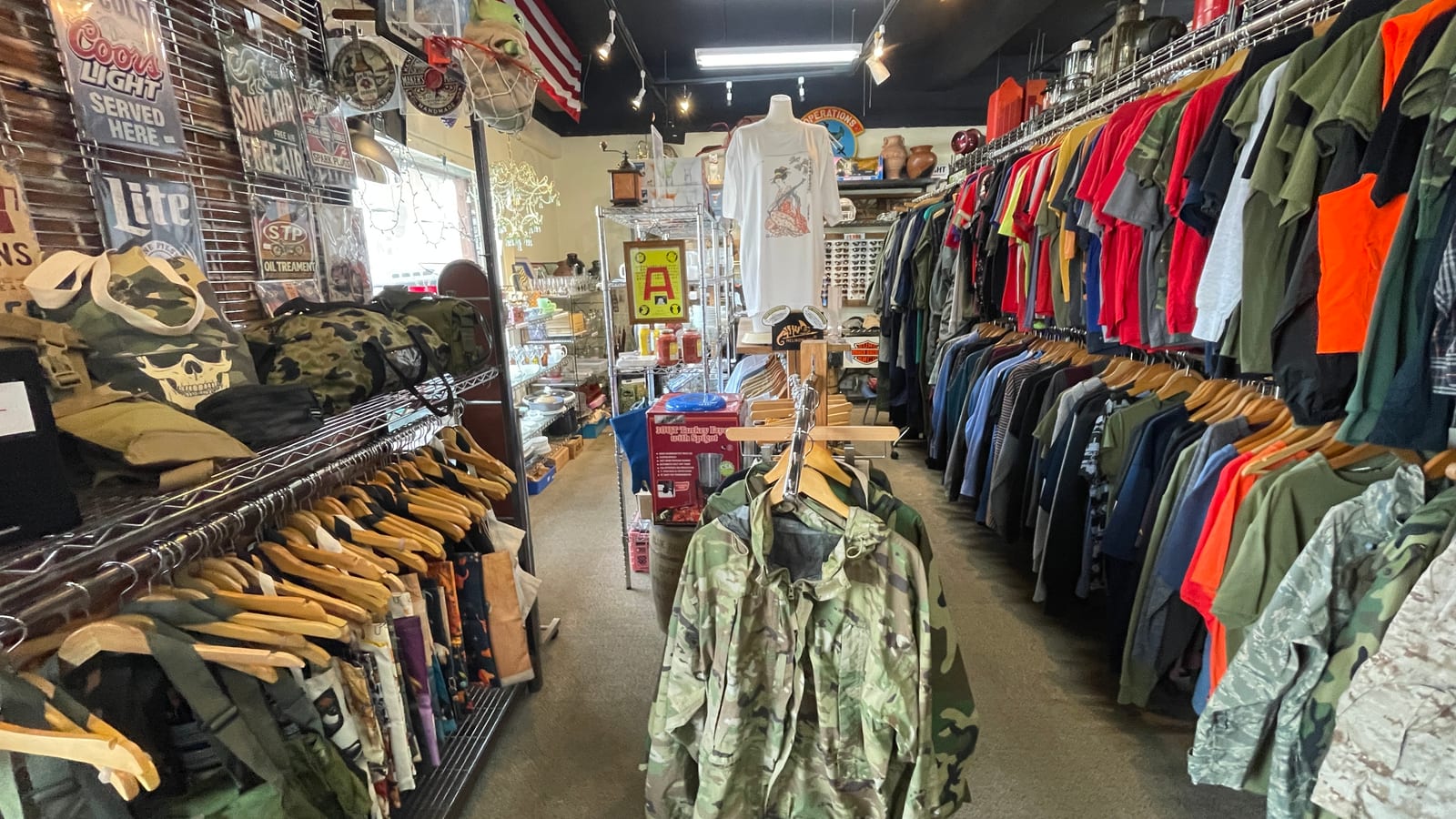 沖繩宜野灣 DISCOVERY 58 美軍二手軍用品店 2-1