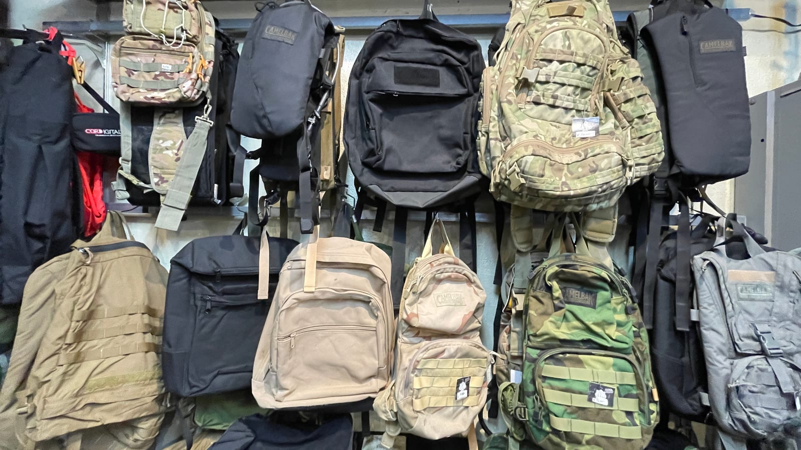 沖繩宜野灣 DISCOVERY 58 美軍二手軍用品店 2-2