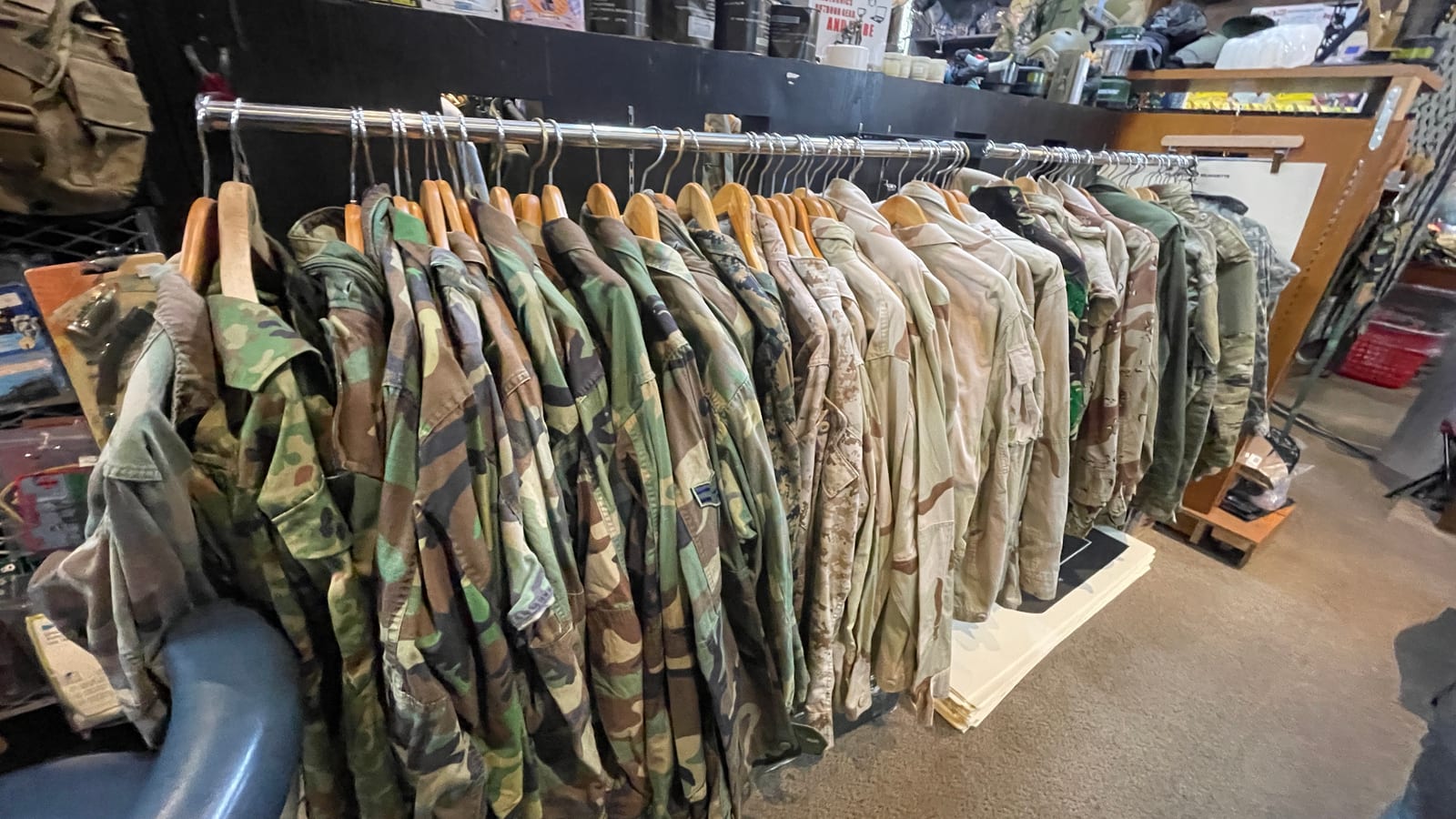 沖繩宜野灣 DISCOVERY 58 美軍二手軍用品店 2-4