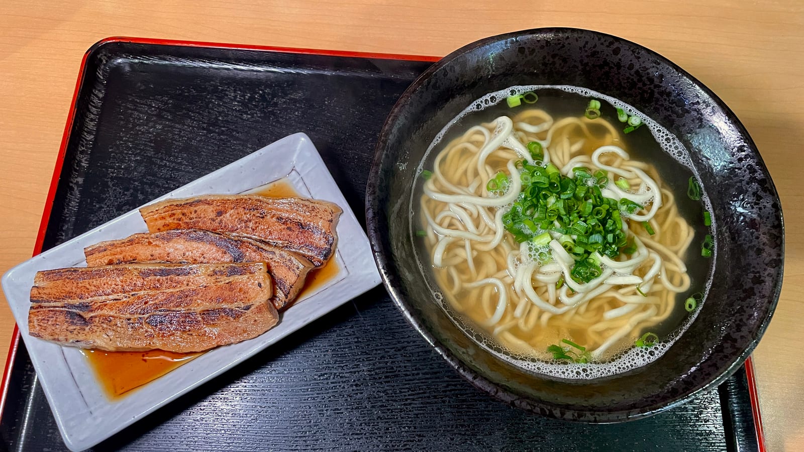 沖繩包車導遊推薦 沖縄そば食堂 よねはま 炙り三枚肉そば