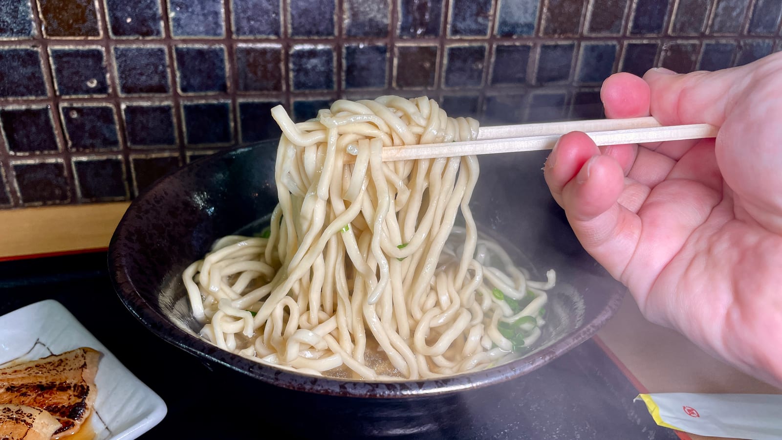 沖繩包車導遊推薦 沖縄そば食堂 よねはま 炙り三枚肉そば 5-2